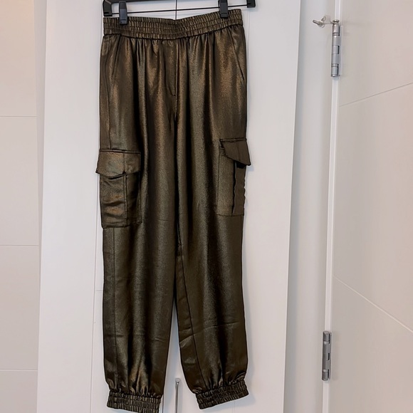 BCBG MAXAZRIA Cian Cargo Jogger Pants - Picture 3 of 3